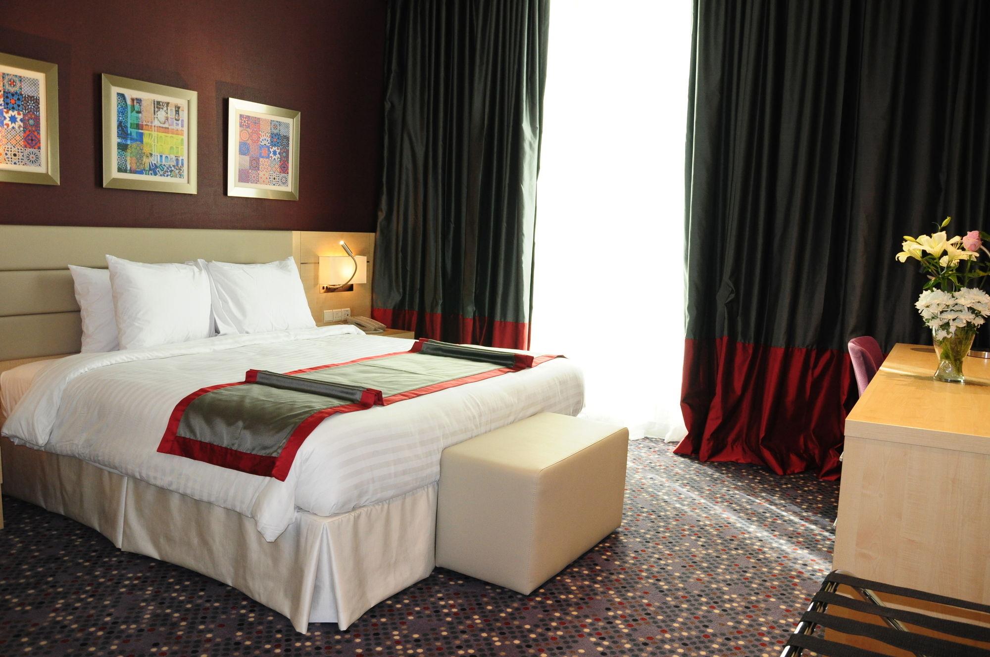 Sas Residence & Hotel, Dhahran - Formerly Radisson Blu อัลโคห์บาร์ ภายนอก รูปภาพ